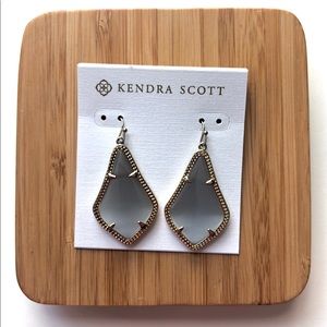 KENDRA SCOTT Alex Gold Drop Earrings in Gray